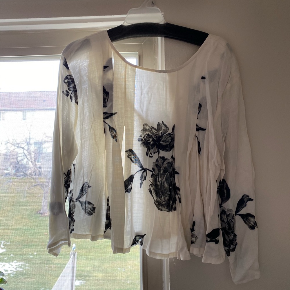 Urban Outfitters— Kimchi Blue Floral Flowy Top